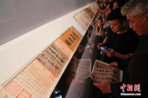 這個(gè)河南人不簡單 將“李白傳世唯一書跡”捐贈(zèng)國家