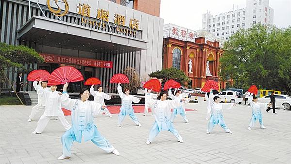 周口市太極拳協(xié)會舉辦太極扇交流賽